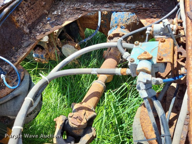 image for item LR9232 1984 Peterbilt 362  truck cab and chassis