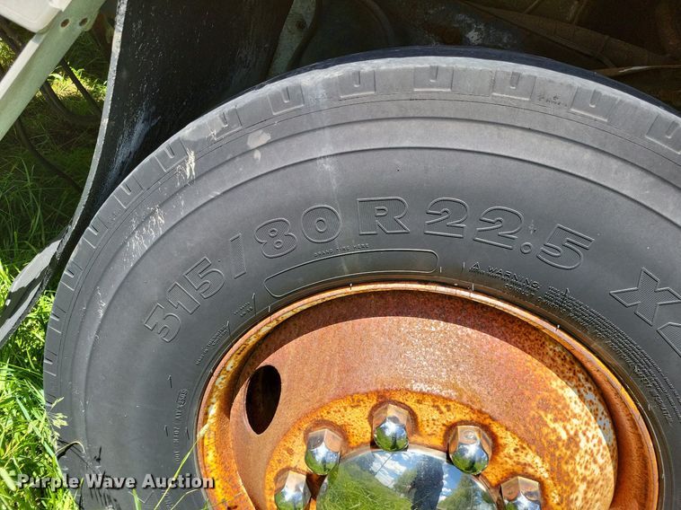 image for item LR9232 1984 Peterbilt 362  truck cab and chassis