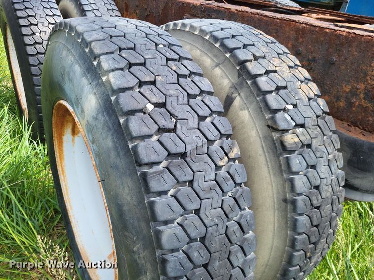 image for item LR9232 1984 Peterbilt 362  truck cab and chassis