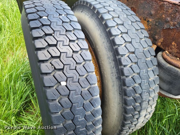 image for item LR9232 1984 Peterbilt 362  truck cab and chassis