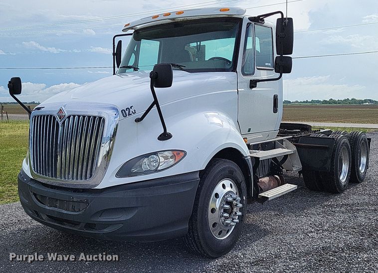 image for item LR9240 2010 International ProStar  semi truck