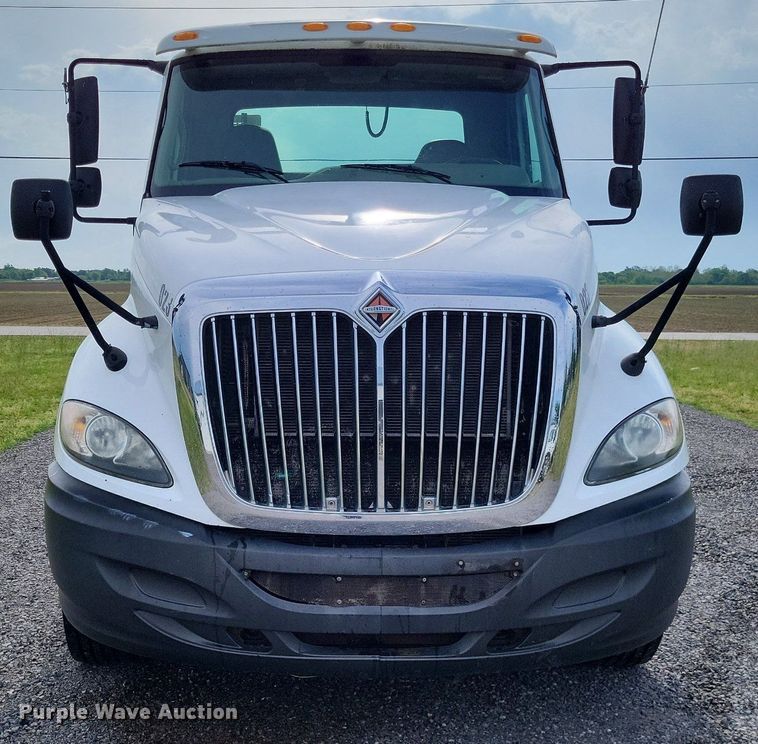 image for item LR9240 2010 International ProStar  semi truck