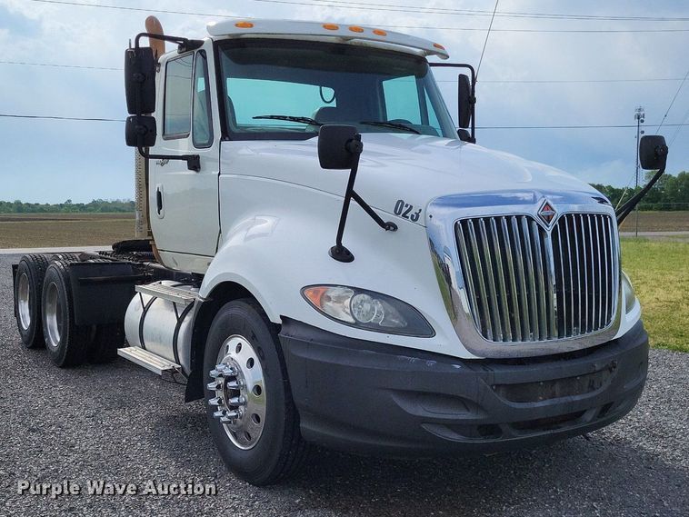 image for item LR9240 2010 International ProStar  semi truck