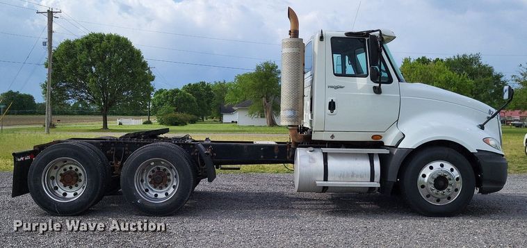 image for item LR9240 2010 International ProStar  semi truck