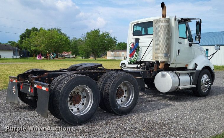 image for item LR9240 2010 International ProStar  semi truck