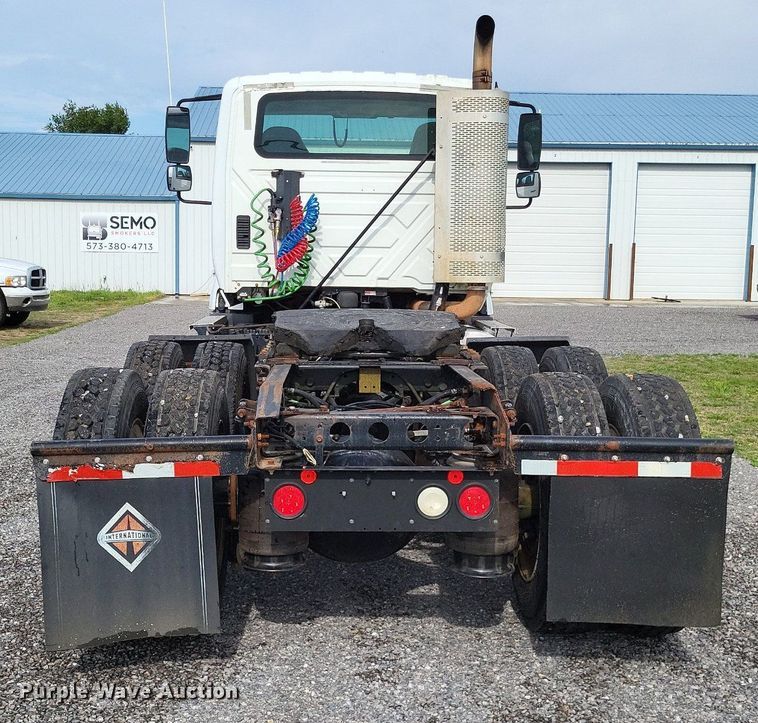 image for item LR9240 2010 International ProStar  semi truck