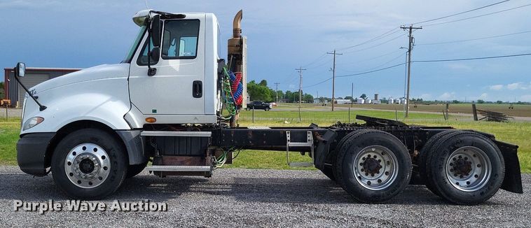 image for item LR9240 2010 International ProStar  semi truck