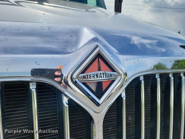 image for item LR9240 2010 International ProStar  semi truck