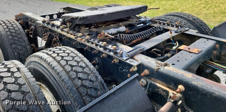 image for item LR9240 2010 International ProStar  semi truck