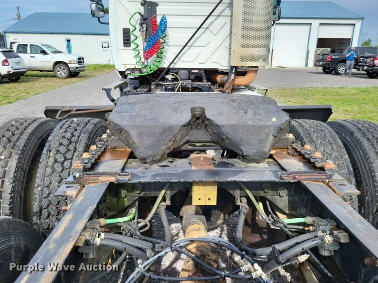 image for item LR9240 2010 International ProStar  semi truck