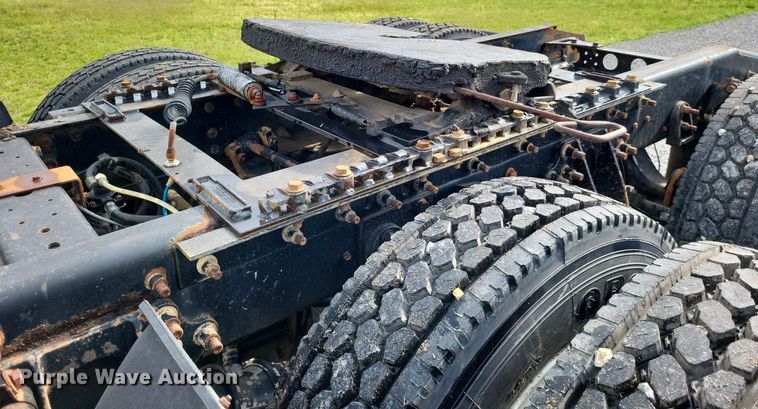 image for item LR9240 2010 International ProStar  semi truck