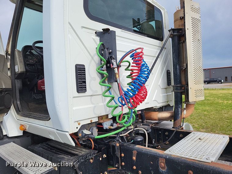 image for item LR9240 2010 International ProStar  semi truck