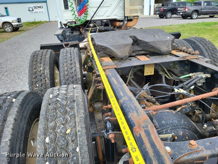 image for item LR9240 2010 International ProStar  semi truck