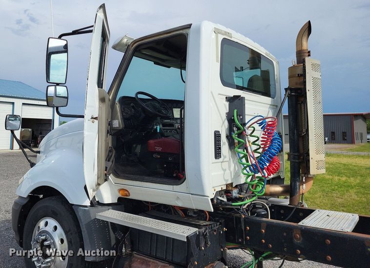 image for item LR9240 2010 International ProStar  semi truck