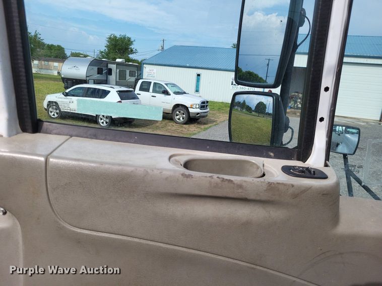 image for item LR9240 2010 International ProStar  semi truck