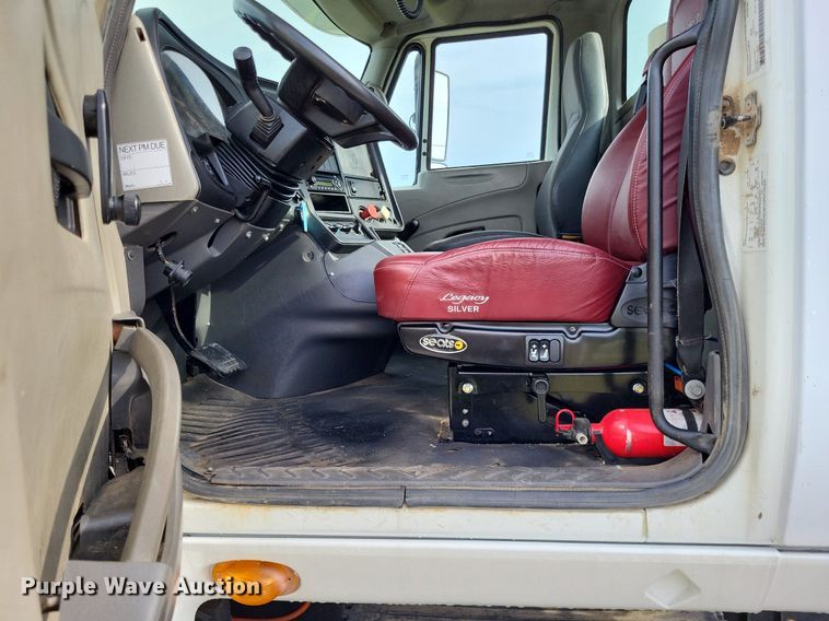 image for item LR9240 2010 International ProStar  semi truck