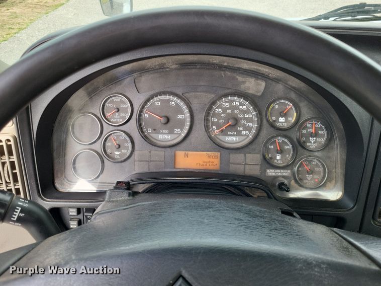 image for item LR9240 2010 International ProStar  semi truck