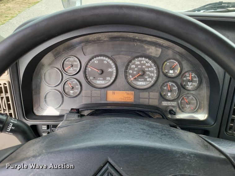 image for item LR9240 2010 International ProStar  semi truck