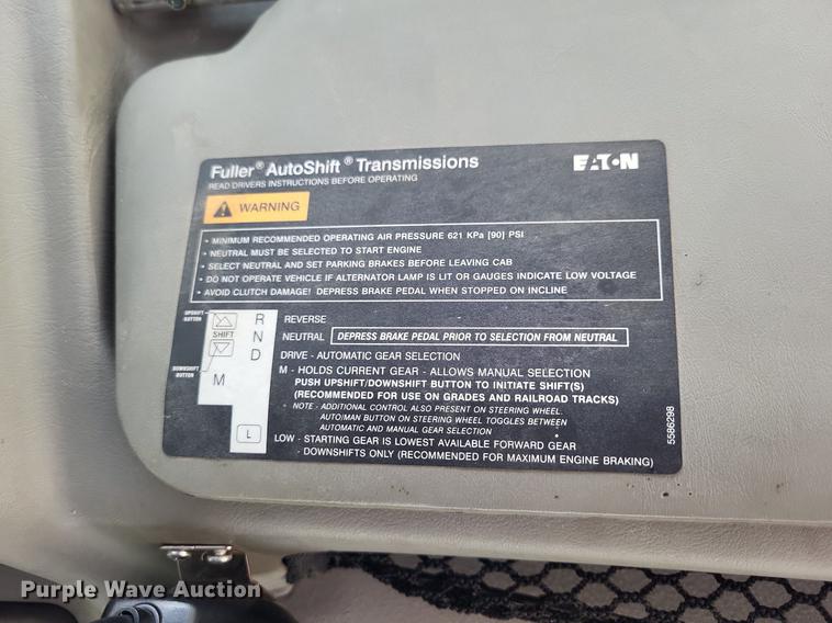 image for item LR9240 2010 International ProStar  semi truck