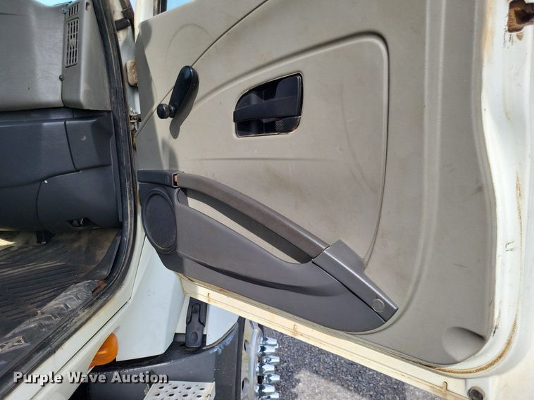 image for item LR9240 2010 International ProStar  semi truck