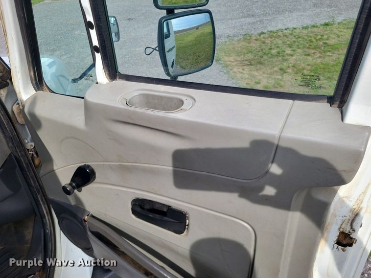 image for item LR9240 2010 International ProStar  semi truck