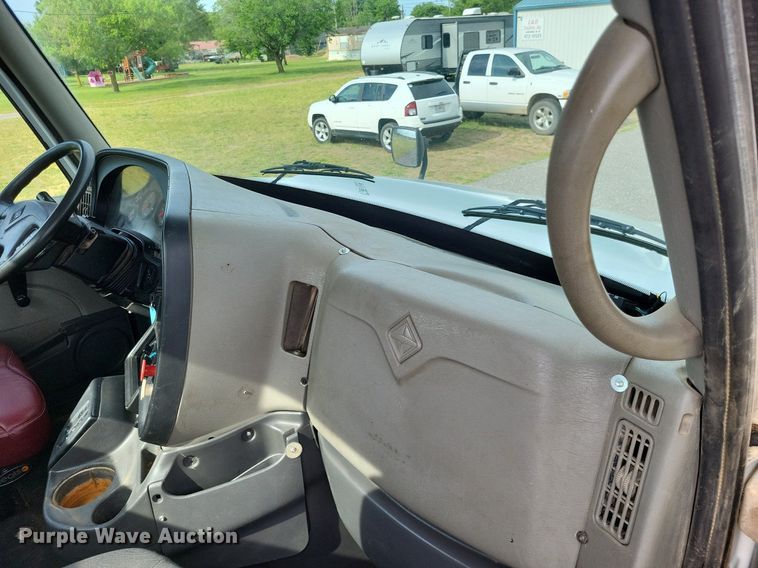 image for item LR9240 2010 International ProStar  semi truck