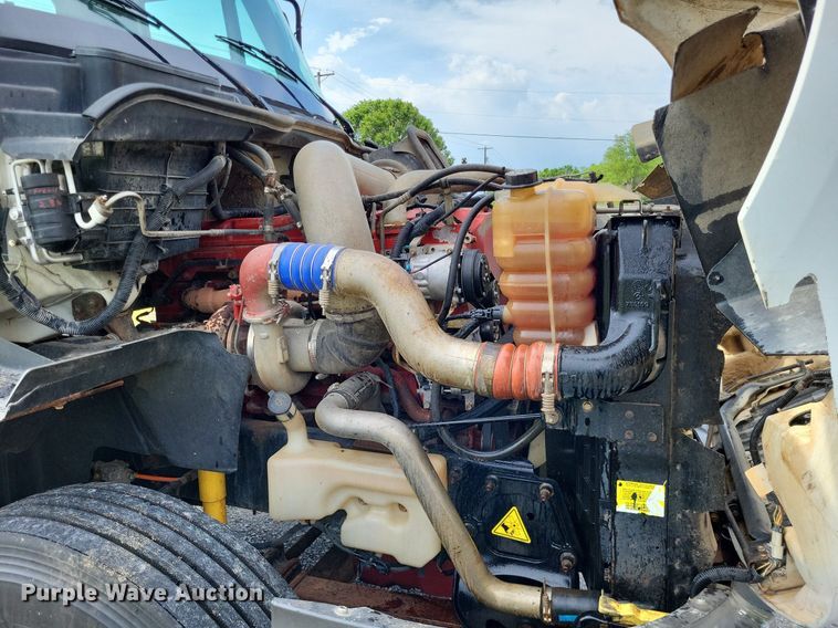 image for item LR9240 2010 International ProStar  semi truck