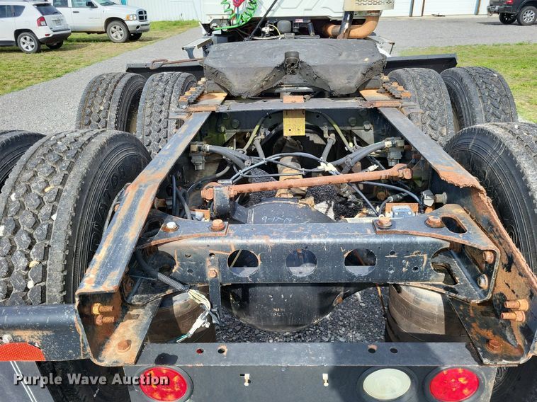 image for item LR9240 2010 International ProStar  semi truck