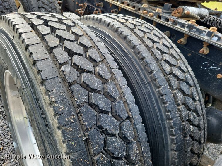 image for item LR9240 2010 International ProStar  semi truck