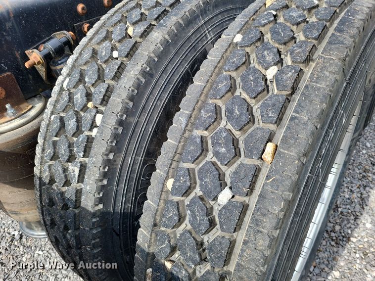 image for item LR9240 2010 International ProStar  semi truck