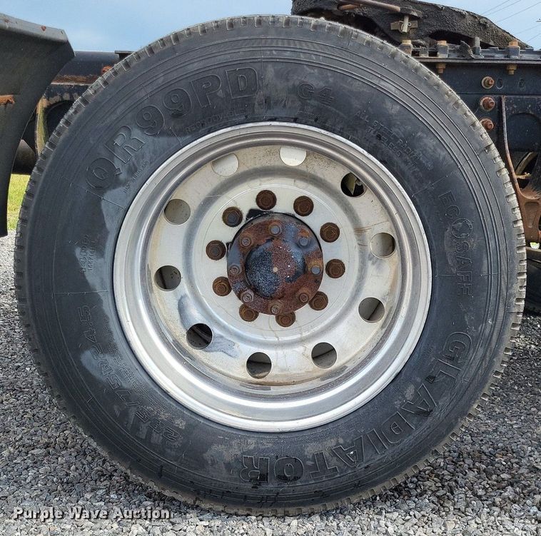 image for item LR9240 2010 International ProStar  semi truck