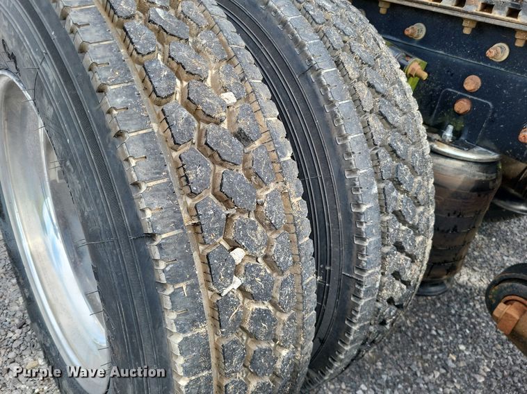 image for item LR9240 2010 International ProStar  semi truck