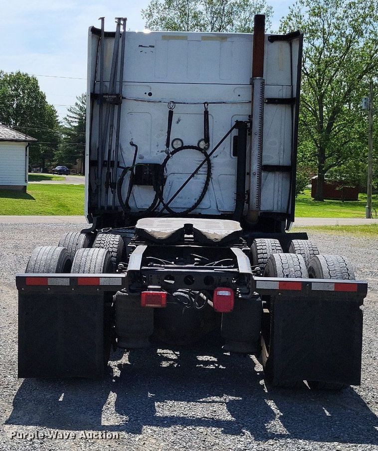 image for item LR9241 2014 International ProStar  truck cab and chassis