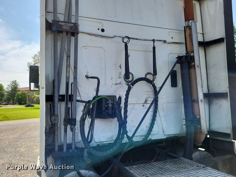 image for item LR9241 2014 International ProStar  truck cab and chassis