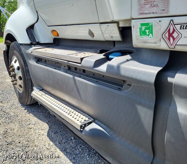 image for item LR9241 2014 International ProStar  truck cab and chassis