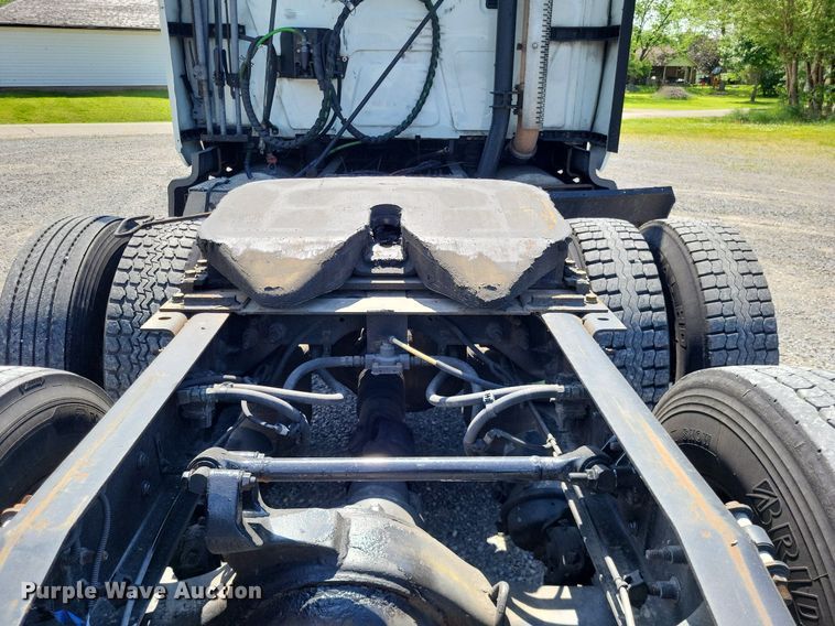 image for item LR9241 2014 International ProStar  truck cab and chassis