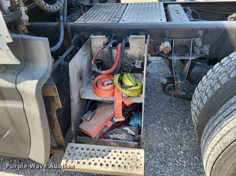 image for item LR9241 2014 International ProStar  truck cab and chassis