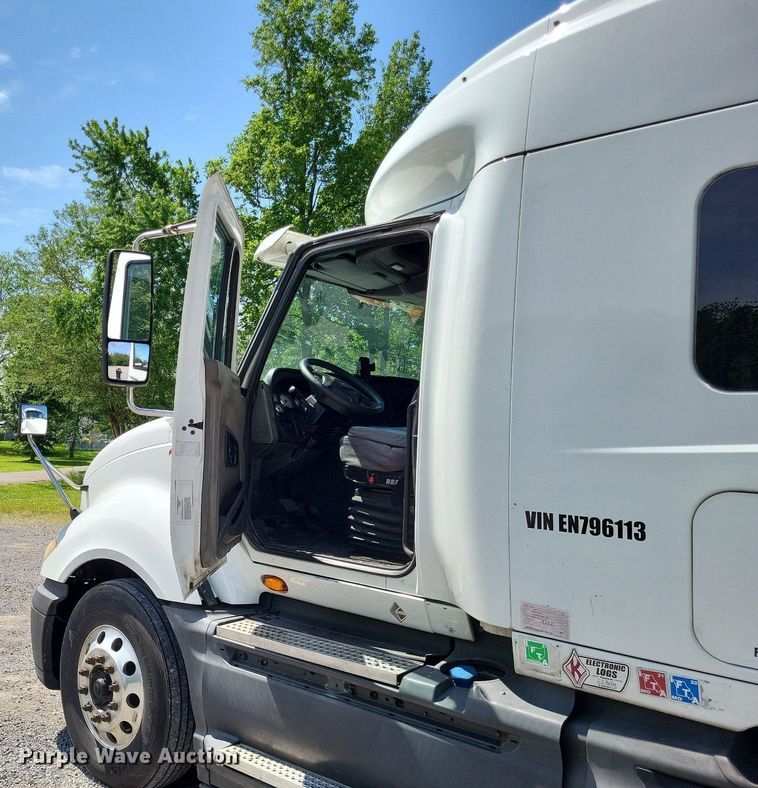 image for item LR9241 2014 International ProStar  truck cab and chassis