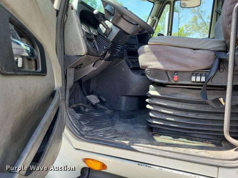 image for item LR9241 2014 International ProStar  truck cab and chassis