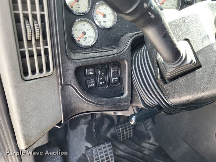 image for item LR9241 2014 International ProStar  truck cab and chassis