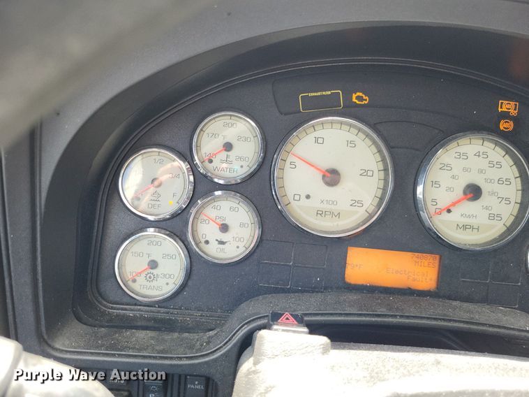 image for item LR9241 2014 International ProStar  truck cab and chassis