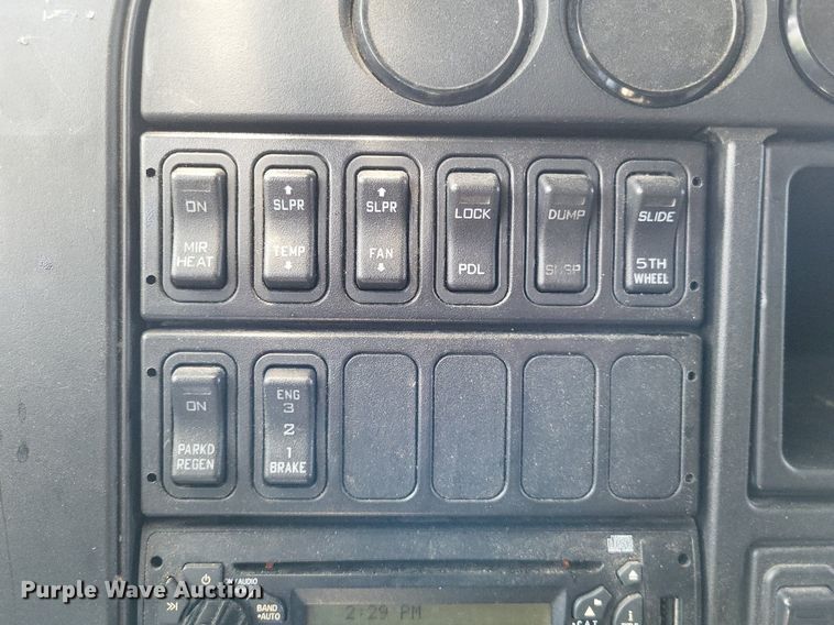 image for item LR9241 2014 International ProStar  truck cab and chassis