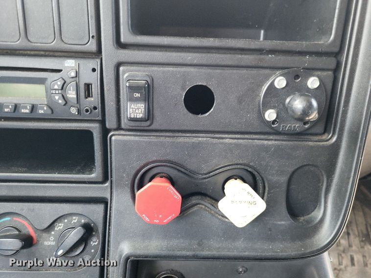 image for item LR9241 2014 International ProStar  truck cab and chassis