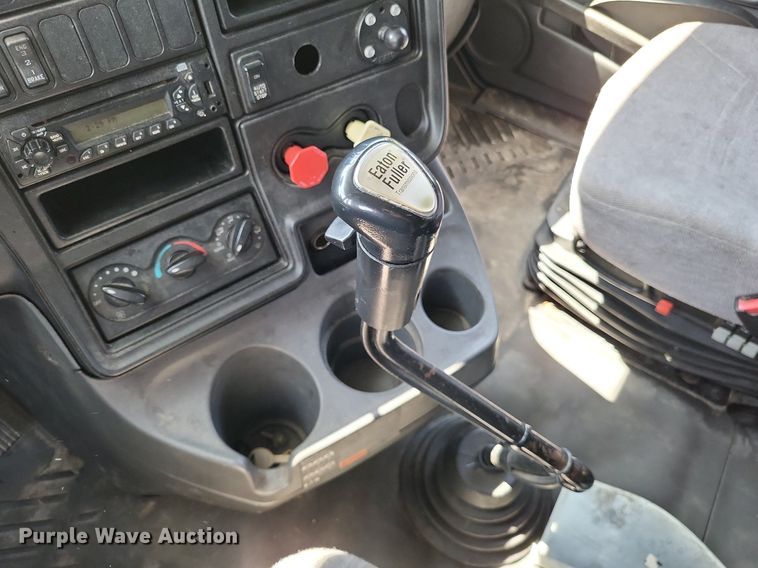 image for item LR9241 2014 International ProStar  truck cab and chassis