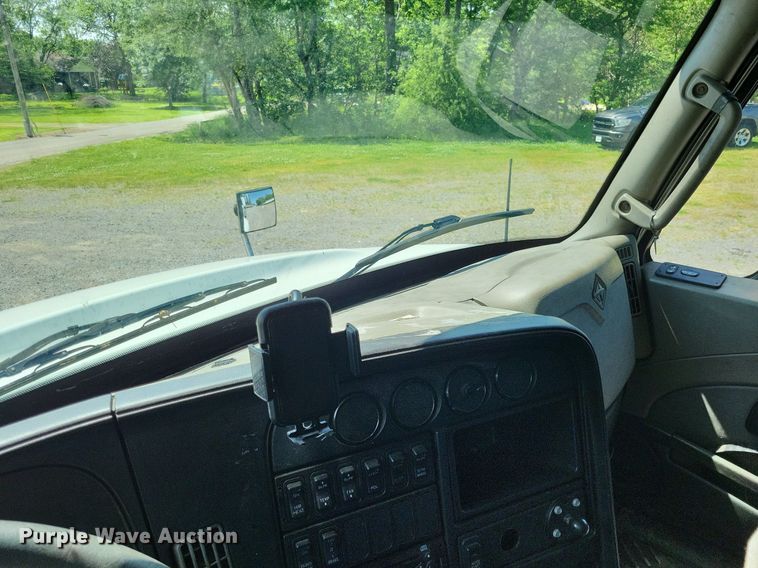 image for item LR9241 2014 International ProStar  truck cab and chassis