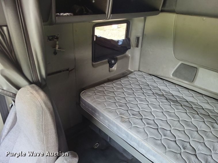 image for item LR9241 2014 International ProStar  truck cab and chassis