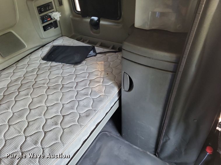 image for item LR9241 2014 International ProStar  truck cab and chassis