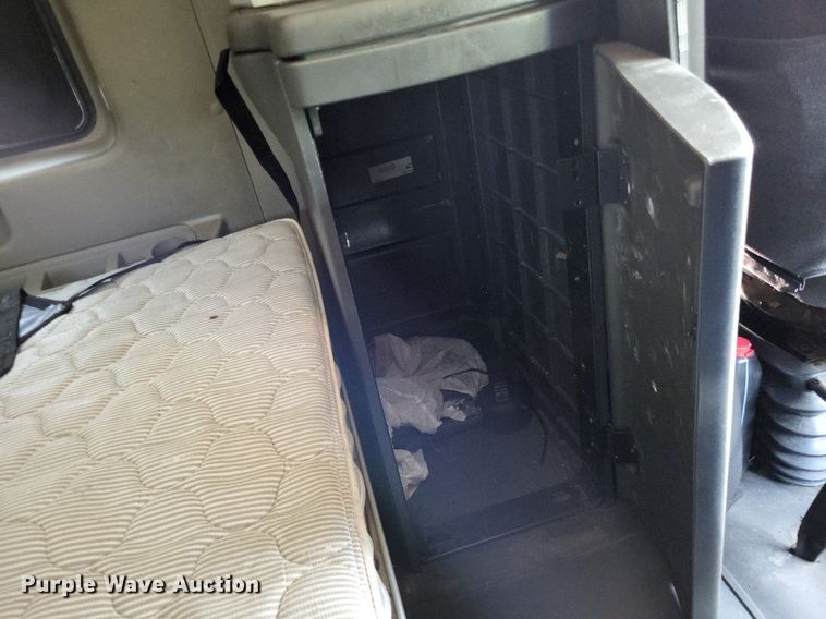 image for item LR9241 2014 International ProStar  truck cab and chassis