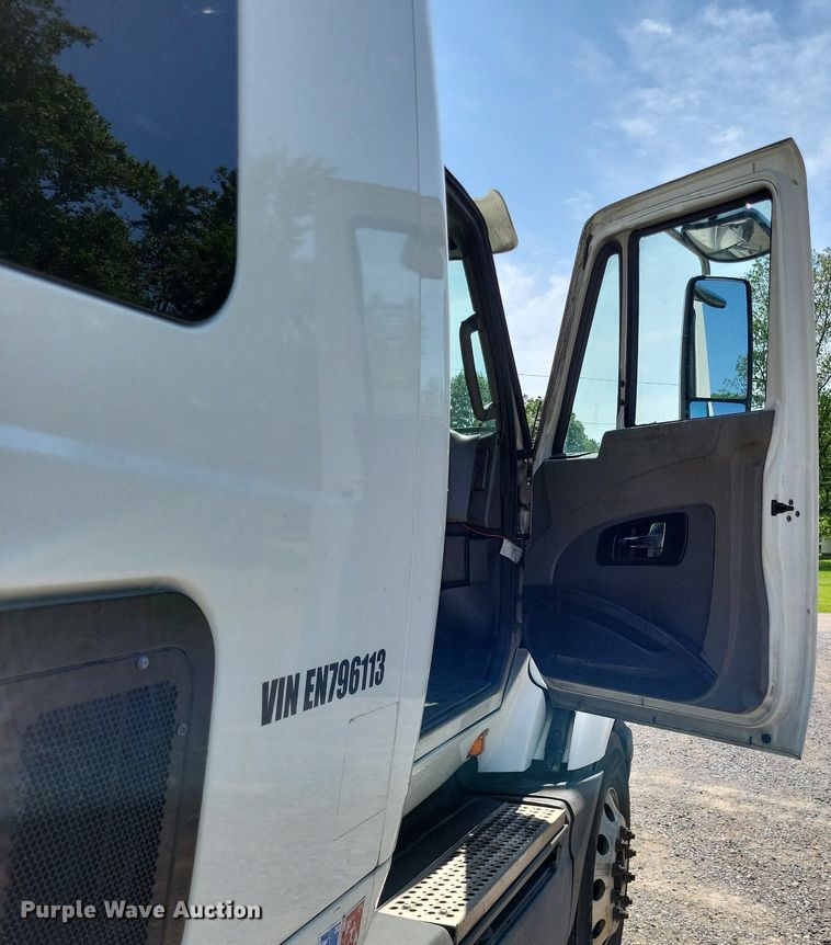 image for item LR9241 2014 International ProStar  truck cab and chassis