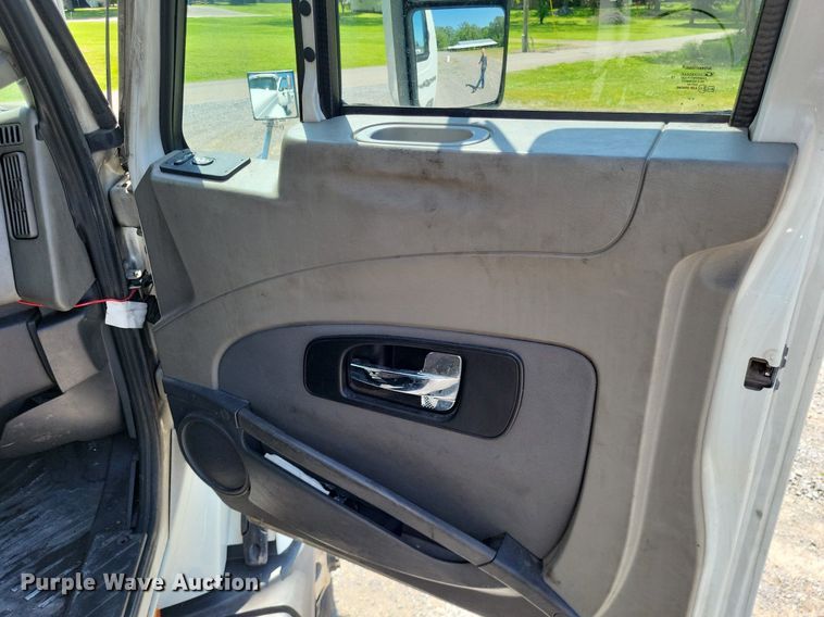 image for item LR9241 2014 International ProStar  truck cab and chassis